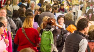 Foto: Blick auf die Besuchenden der Kreativmesse